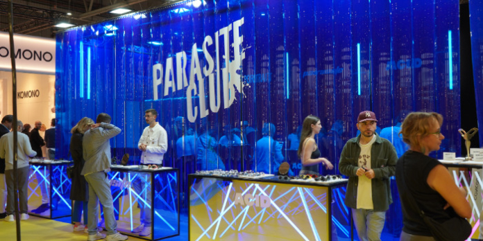 Tende a strisce PVC personalizzate: soluzione di design, pratica ed economica per fiere e pop-up store